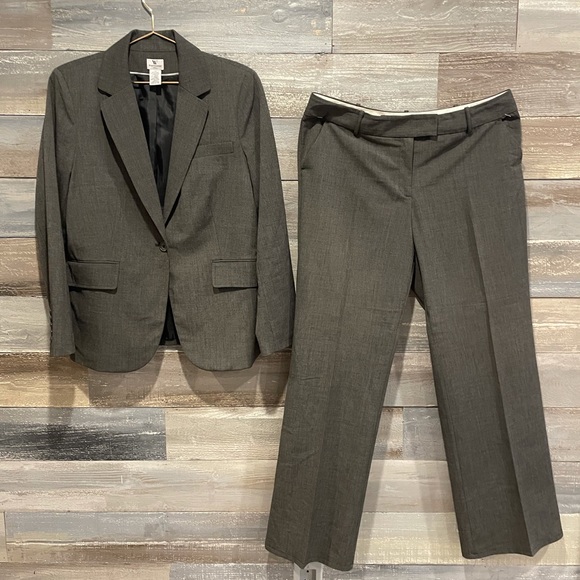 Worthington Grey 4 Poly Pant Suit 